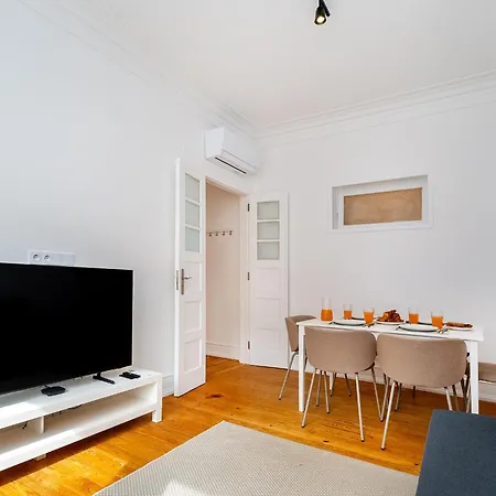 Whome Family-friendly In Prime Areeiro Location Διαμέρισμα